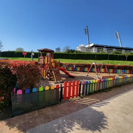 Lazuren Bryag Lux דירה