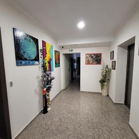 Lazuren Bryag Lux * בורגאס