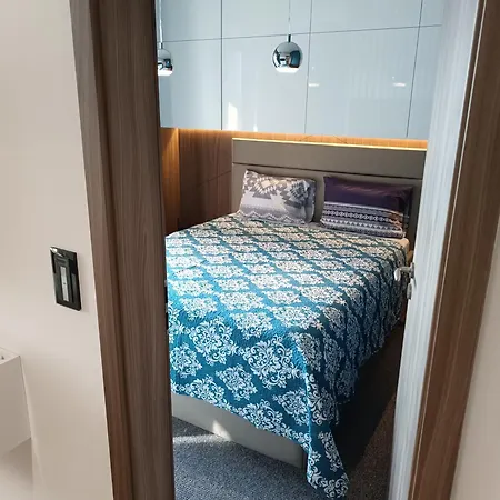 Lazuren Bryag Lux * Burgas City