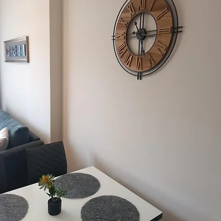 דירה Lazuren Bryag Lux *