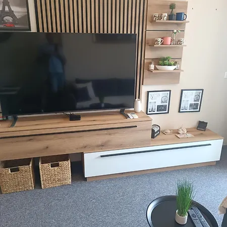 Lazuren Bryag Lux *