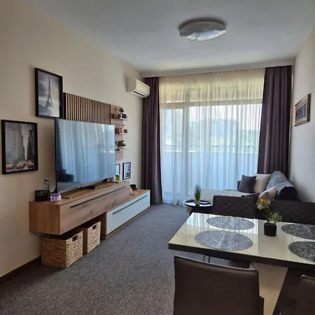 דירה Lazuren Bryag Lux