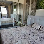 Lazuren Bryag Lux * Burgas