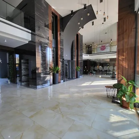 Lazuren Bryag Lux * Burgas City