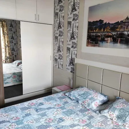 Lazuren Bryag Lux Lägenhet *