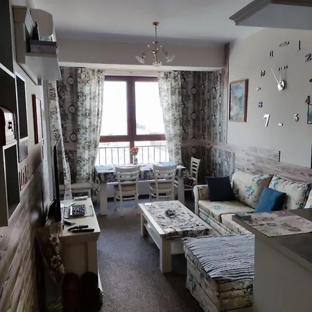 Apartament Lazuren Bryag Lux *