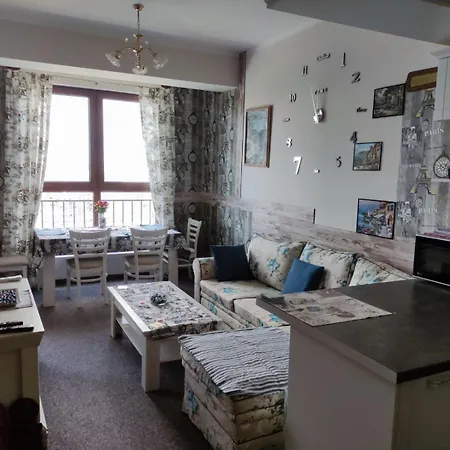 Lazuren Bryag Lux * Μπουργκάς