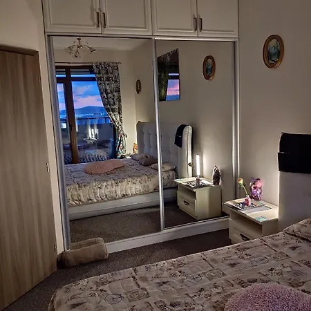 Lazuren Bryag Lux * Μπουργκάς