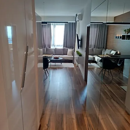 Lazuren Bryag Lux Apartmán