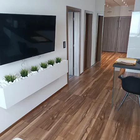 Lazuren Bryag Lux Apartmán
