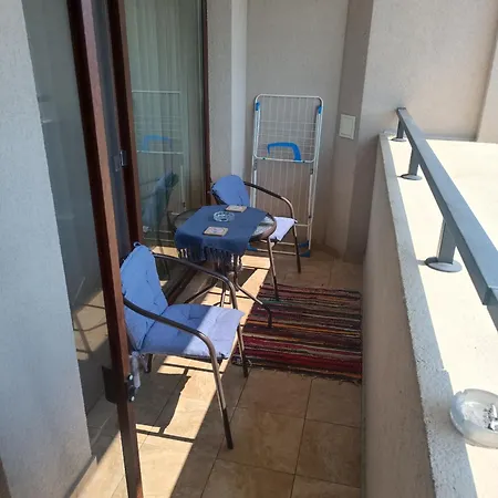 Lazuren Bryag Lux Lägenhet *