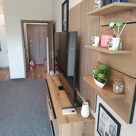 Lazuren Bryag Lux Lägenhet