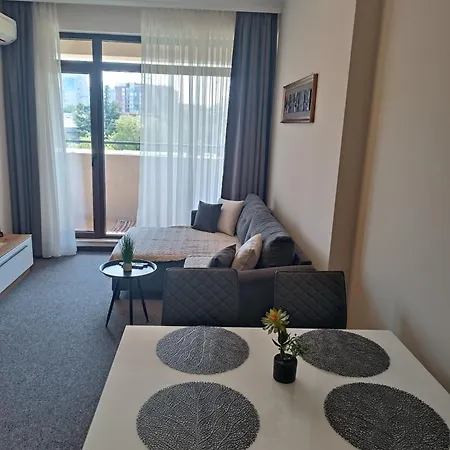 Lazuren Bryag Lux Lägenhet *