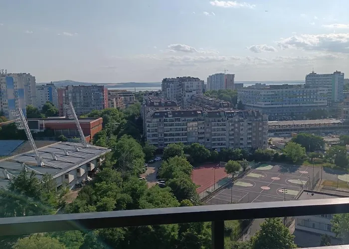 Lazuren Bryag Lux Apartman *